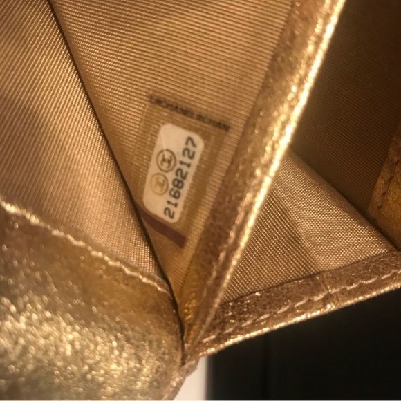 Chanel Camellia Wallet - Picture 4 of 9